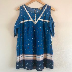 Democracy Cold Shoulder Floral Tee - Large